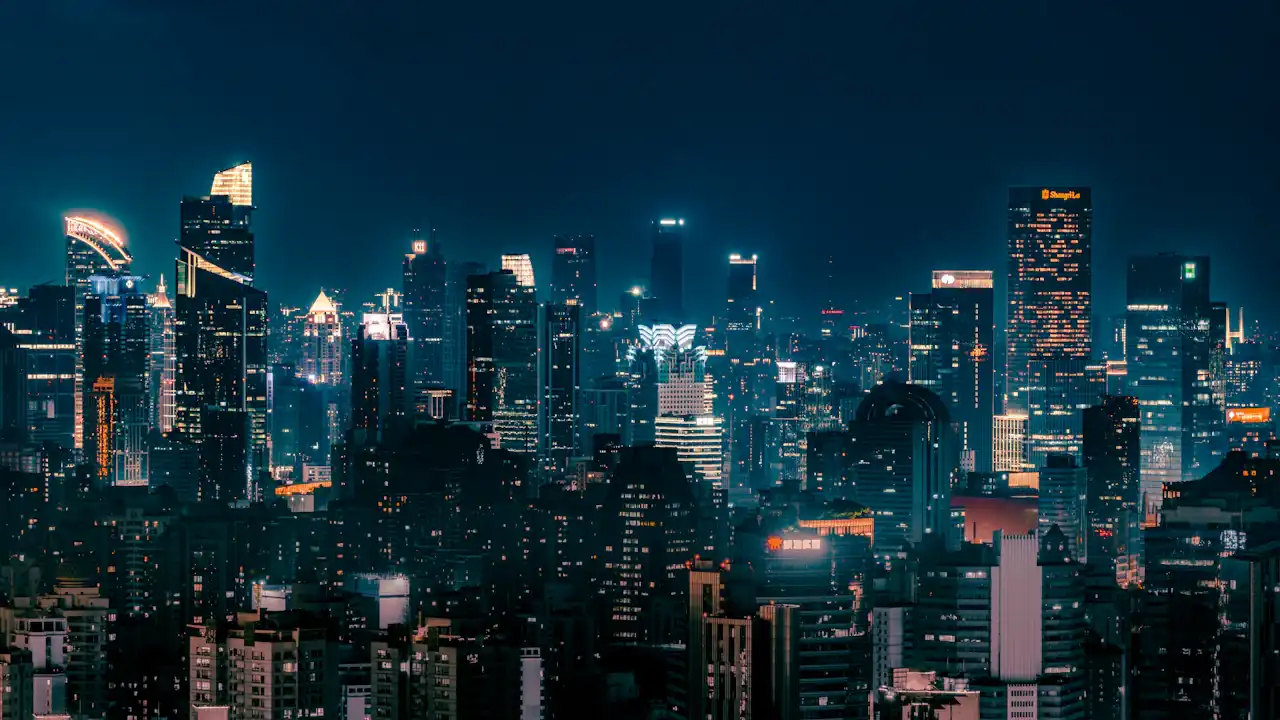 Gratte-ciel d'un quartier d'affaires illuminés la nuit